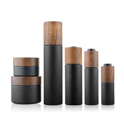 Nieuw Ontwikkeld Houten Bamboe GLB om Donkere Violet Glass Bottle met lotionpomp