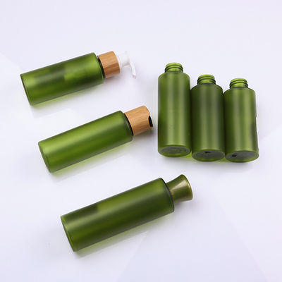 Het bamboe van Eco vriendschappelijke skincare kosmetische verpakking met groene HUISDIERENfles