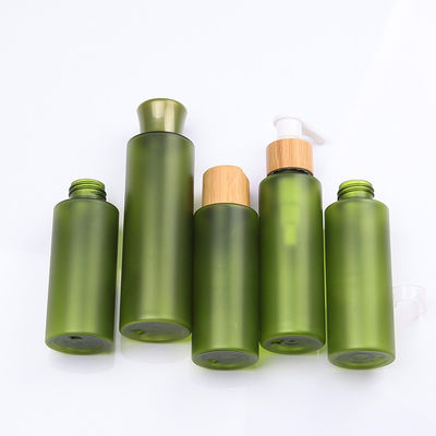Het bamboe van Eco vriendschappelijke skincare kosmetische verpakking met groene HUISDIERENfles