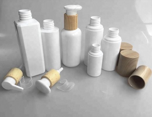 Plaatst het HUISDIEREN plastic schoonheidsmiddel de fles van het de zorgwater van de flessenhuid met houten bamboe GLB