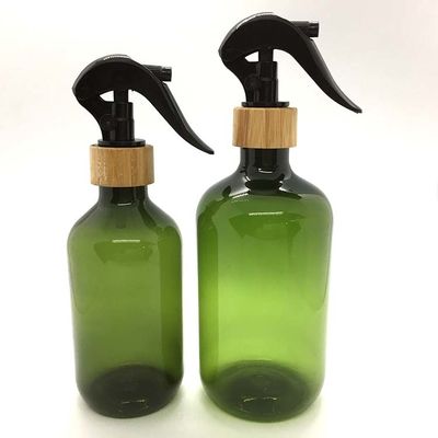 Boston om HUISDIEREN plastic fles 500ml met de spuitbuspcr van de bamboetrekker HUISDIERENfles